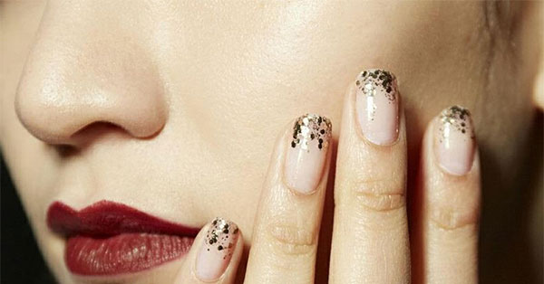 Festive Nails: Αυτές είναι οι top 3 εμφανίσεις στα νύχια για τα εορταστικά καλέσματα.