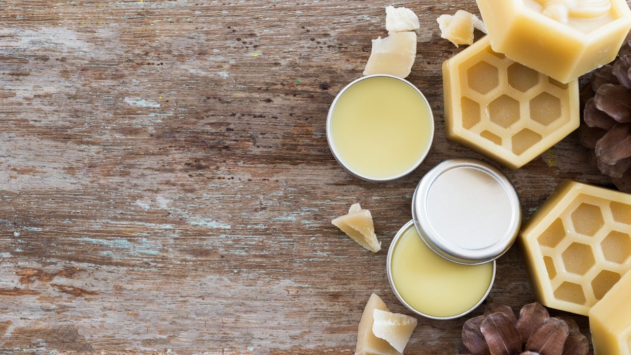 Φτιάξε μόνη σου φυτικά lip balm για υπέροχα χείλη