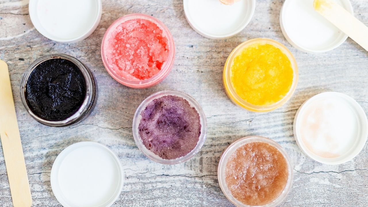 Ενυδάτωση ή Σύσφιξη: Φτιάξε στο σπίτι το face scrub που προτιμάς