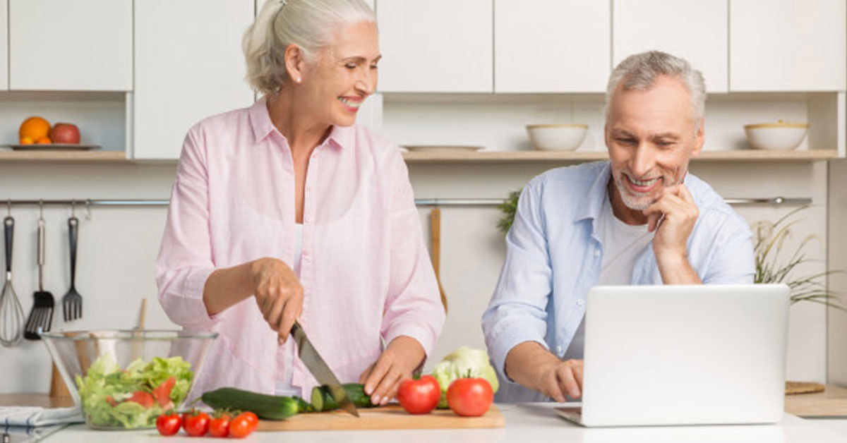 eldr couple kitchen