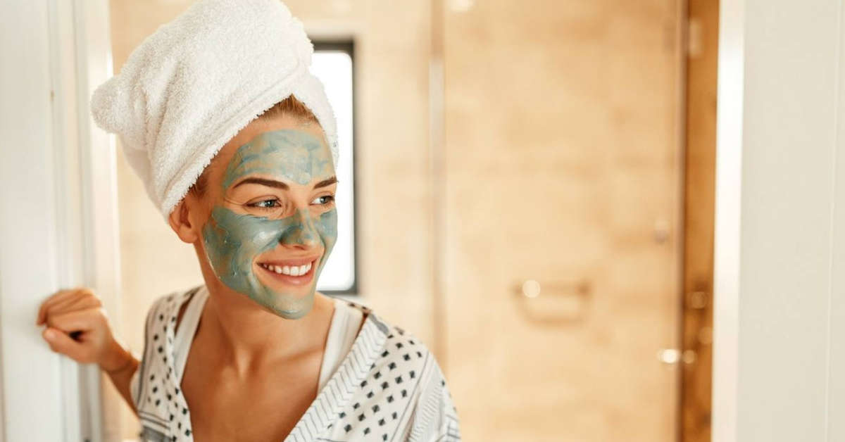girl face mask smiling bath
