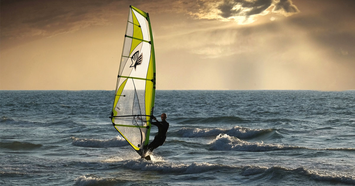 windsurfing