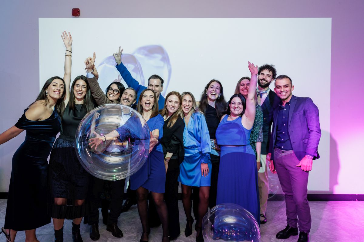 Η LA ROCHE-POSAY ΕΓΚΑΙΝΙΑΖΕΙ ΤΗ ΝΕΑ ΕΠΟΧΗ ΤΗΣ ΑΝΤΙΓΗΡΑΝΣΗΣ ΜΕ ΤΟ HYALU B5 SURACTIVATED