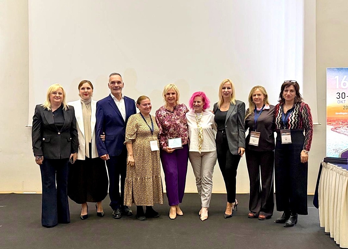 Βραβείο επιχειρηματικότητας, επιστήμης & κοινωνικής προσφοράς στην Ιουλία Τσέτη, από τους νοσοκομειακούς φαρμακοποιούς – ΠΕΦΝΙ